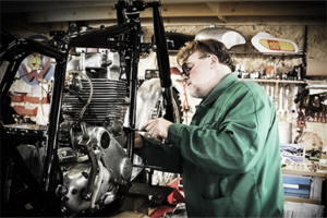 atelier, motos, anciennes, maine et loire, triumph, ktm